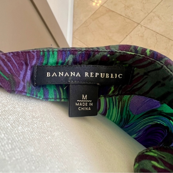 100% Silk Banana Republic Size Medium Peacock Tunic Top in Greens & Purples. - Picture 4 of 7